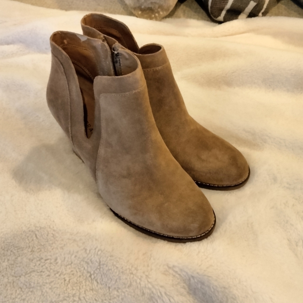 Lucky Brand Yabba Stacked Wedge Ankle Booties - Picture 2 of 6